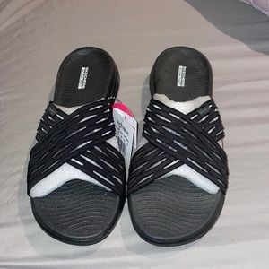 Womens size 9 Skechers slip on sandals